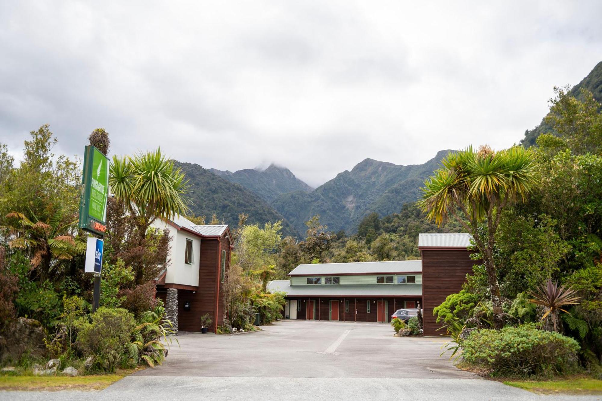 Punga Grove Motel Franz Josef Bagian luar foto