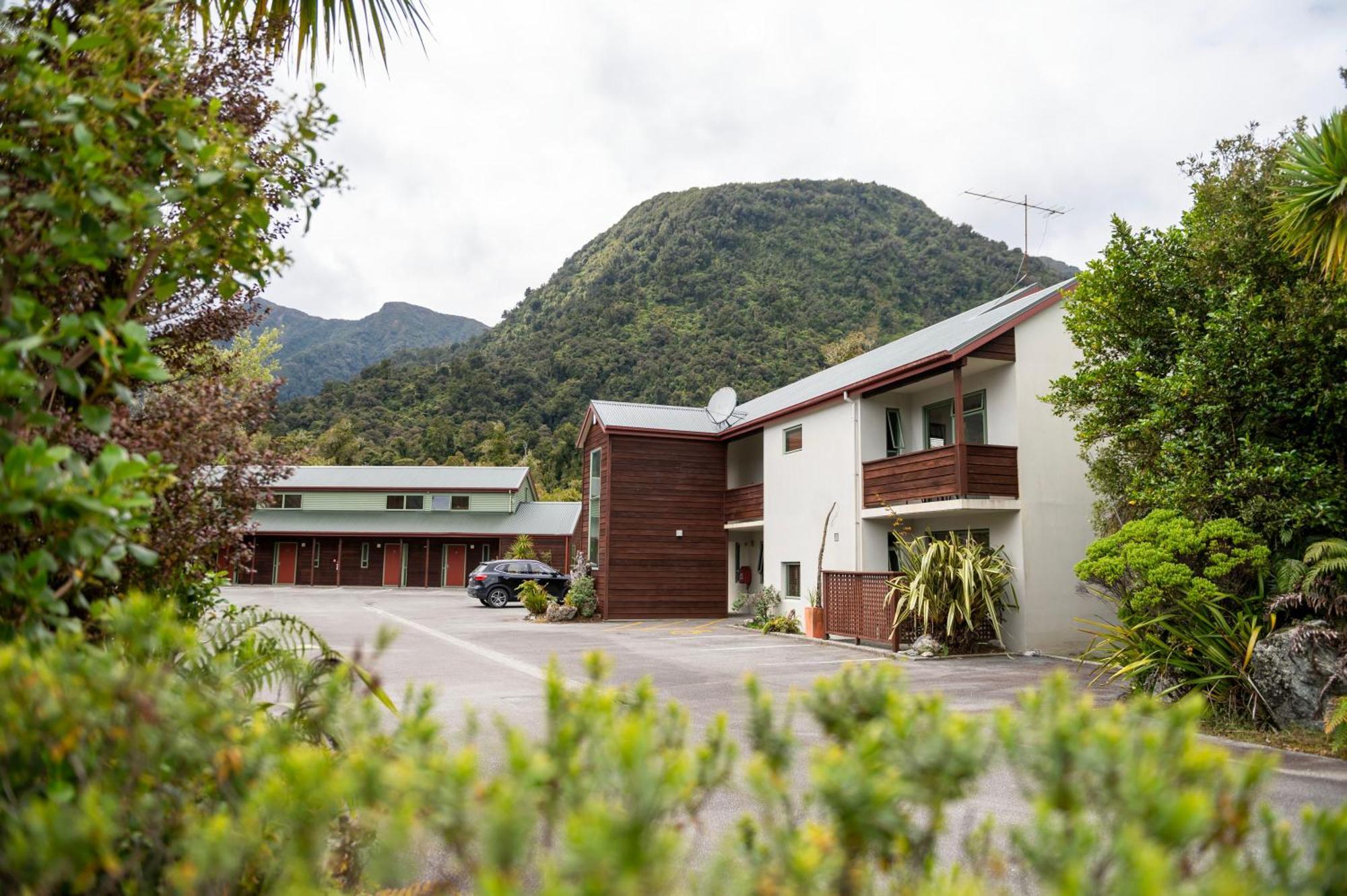 Punga Grove Motel Franz Josef Bagian luar foto