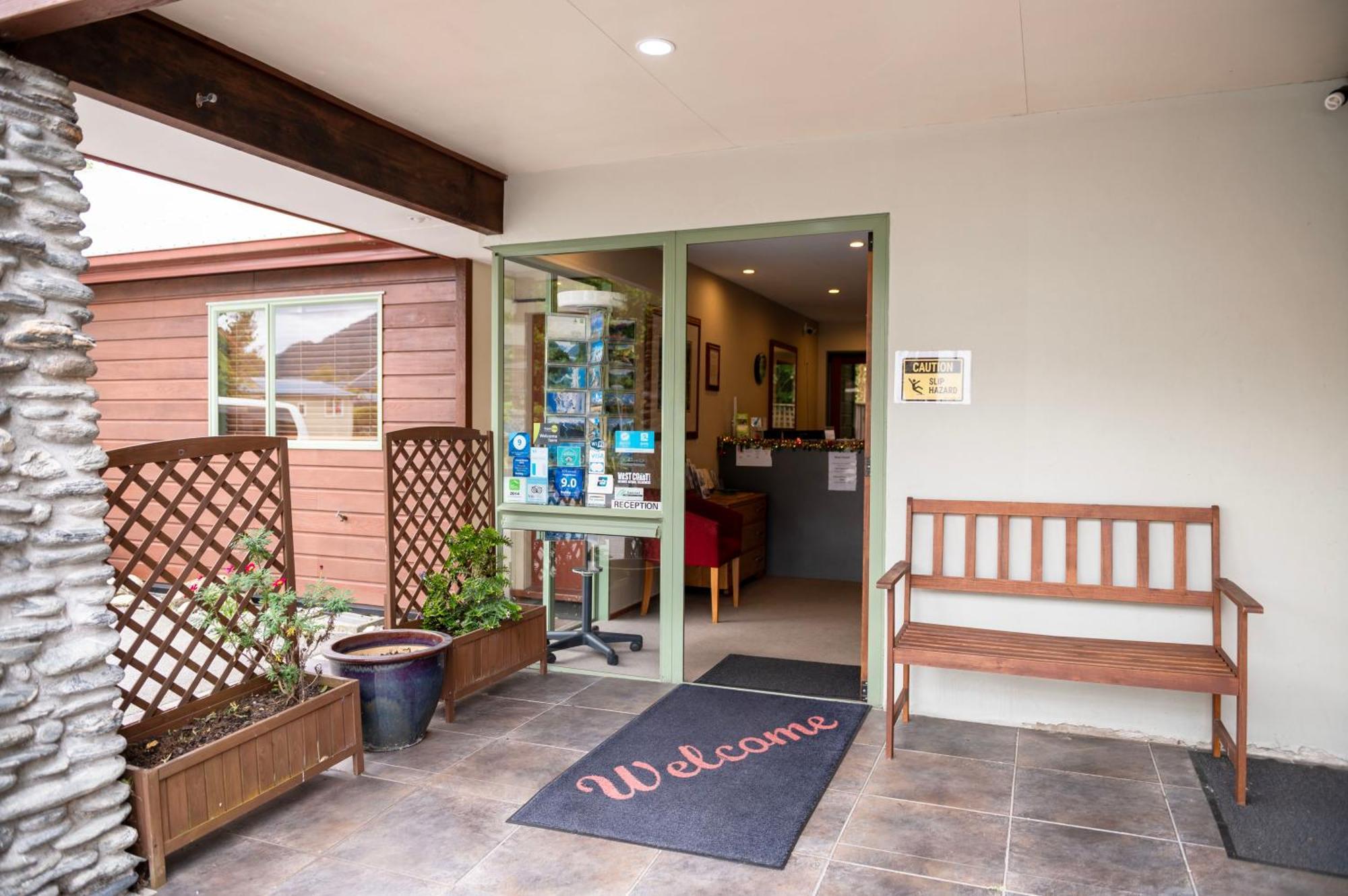 Punga Grove Motel Franz Josef Bagian luar foto