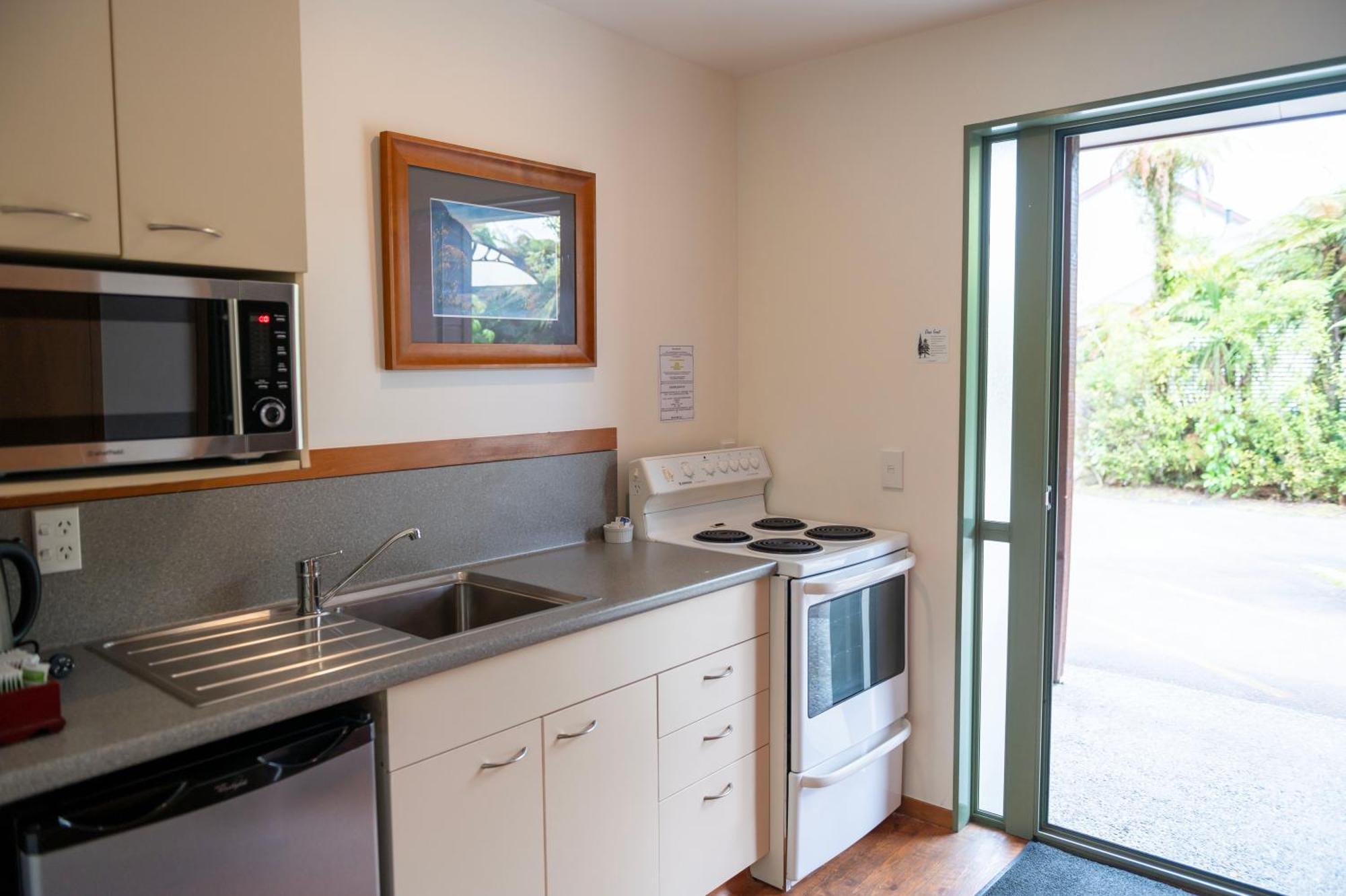 Punga Grove Motel Franz Josef Ruang foto