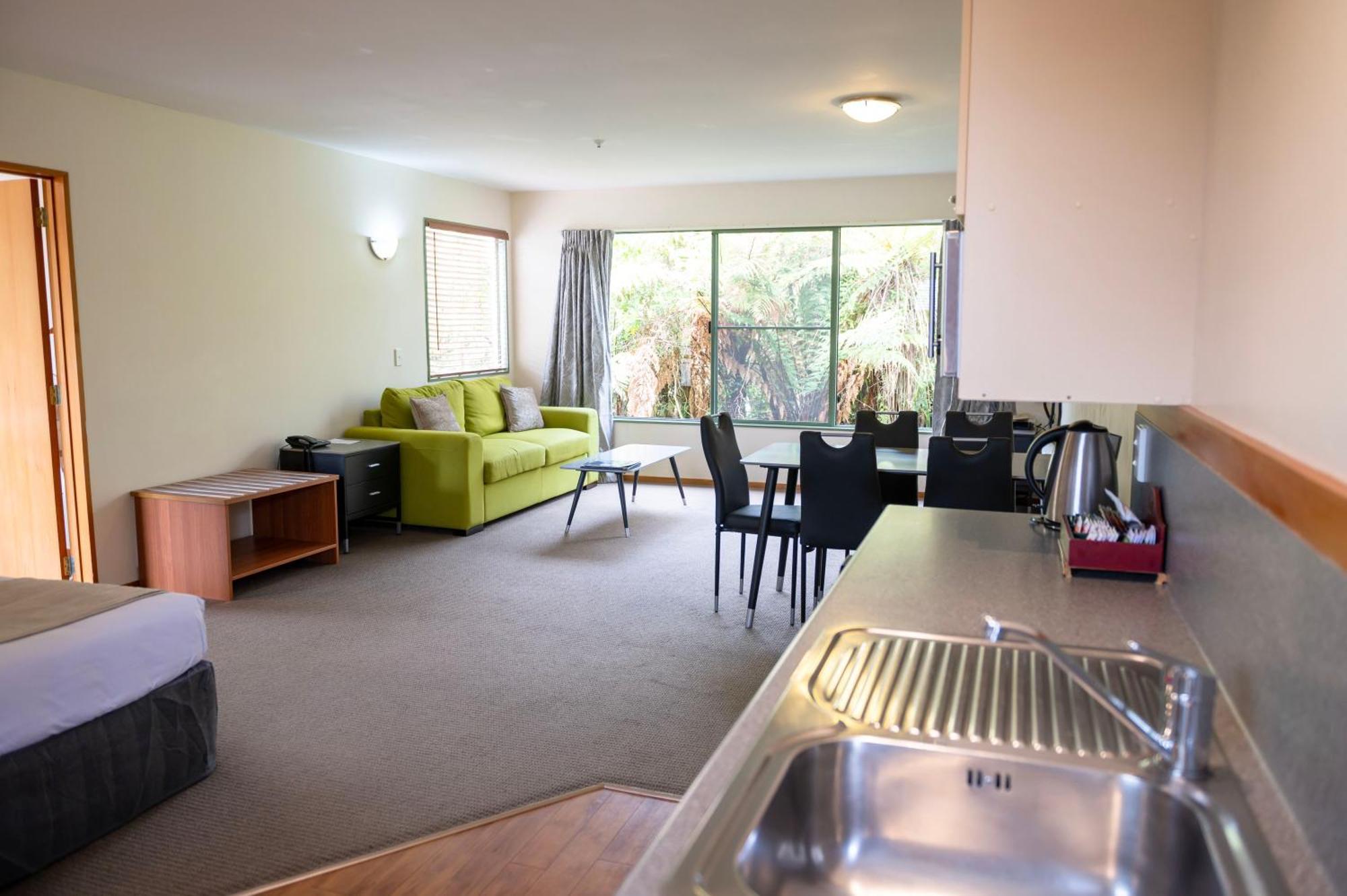 Punga Grove Motel Franz Josef Ruang foto