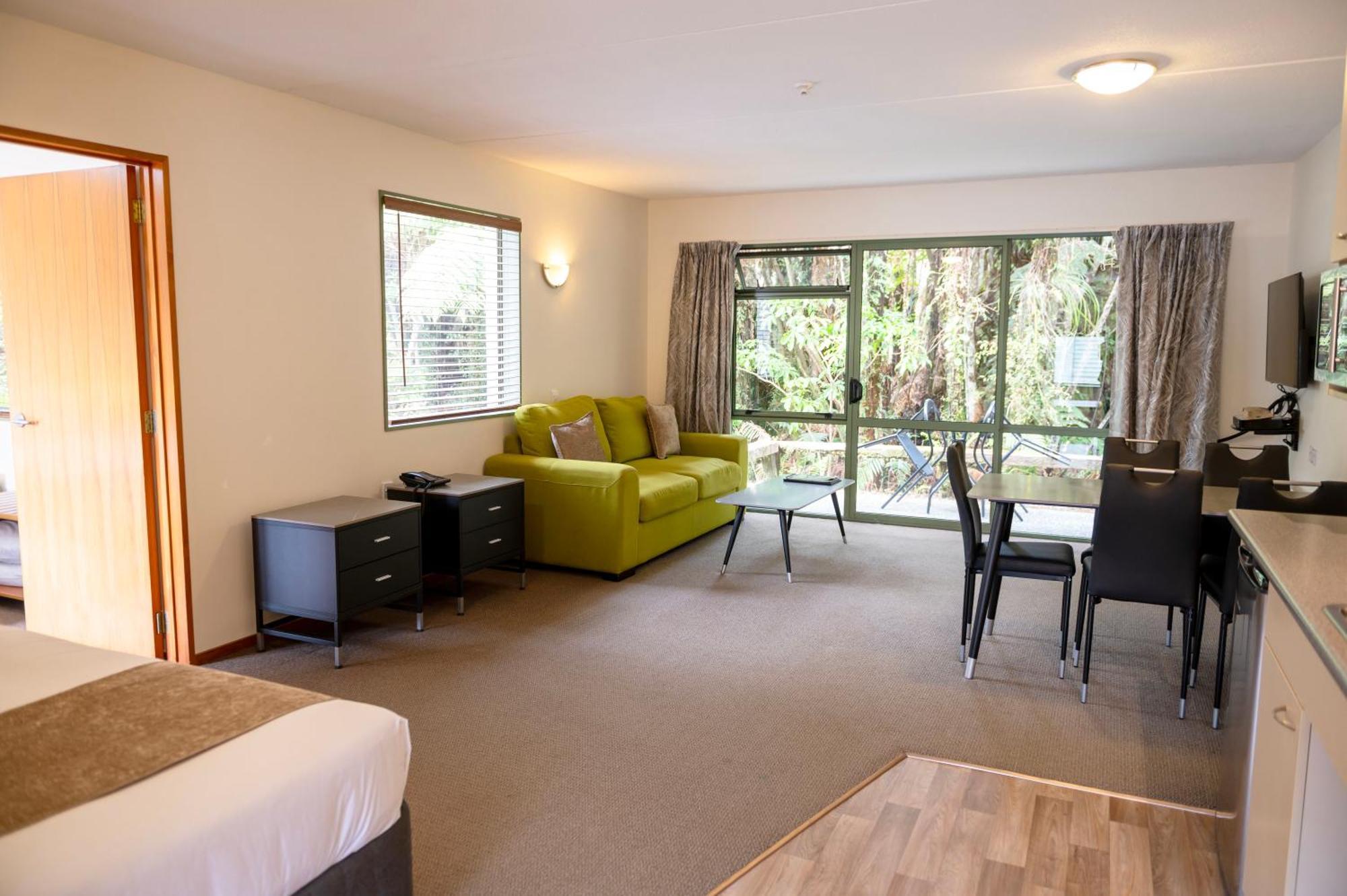Punga Grove Motel Franz Josef Ruang foto