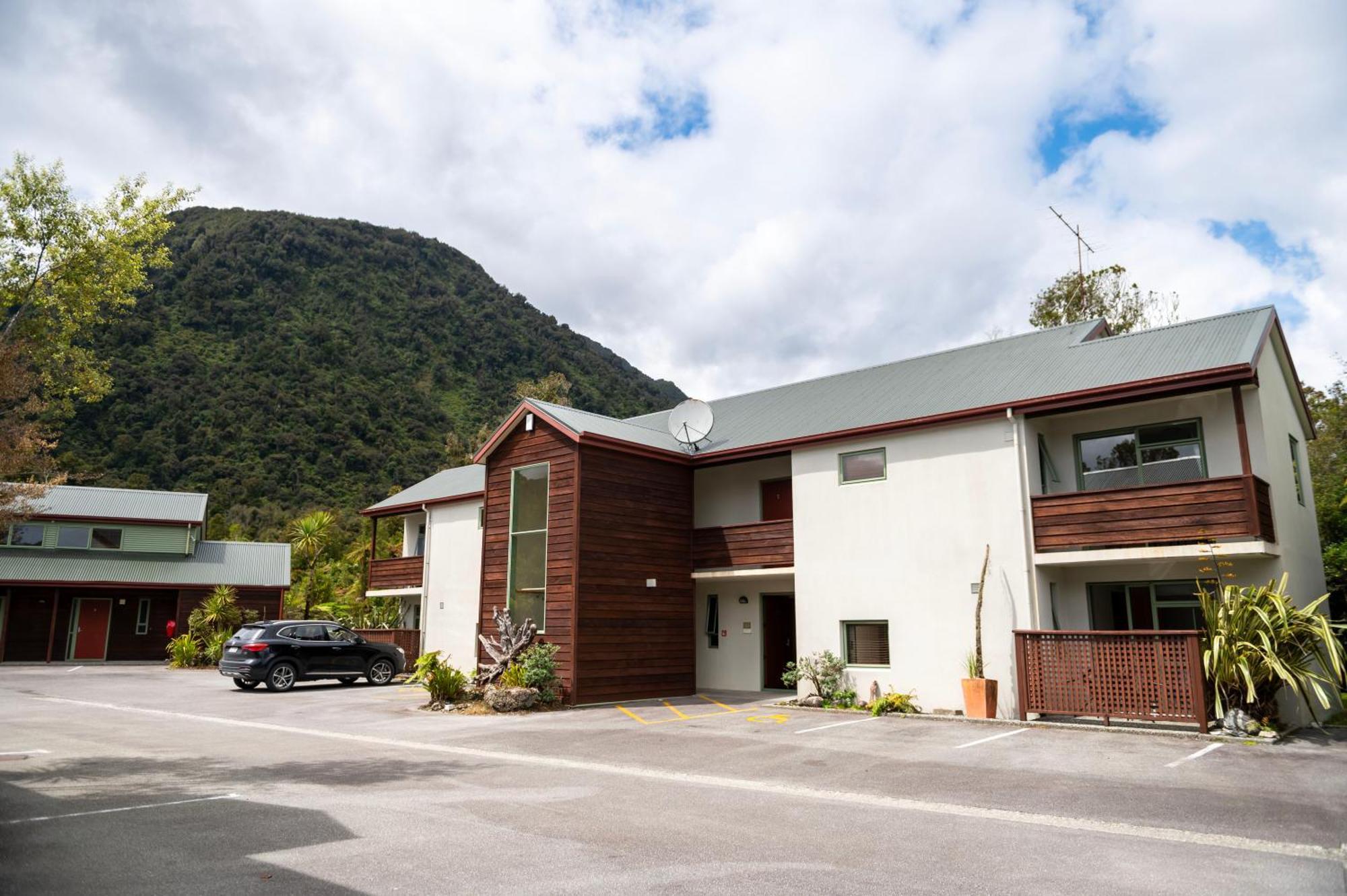 Punga Grove Motel Franz Josef Bagian luar foto