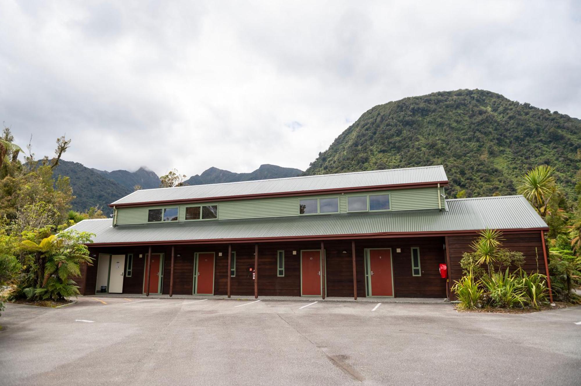 Punga Grove Motel Franz Josef Bagian luar foto